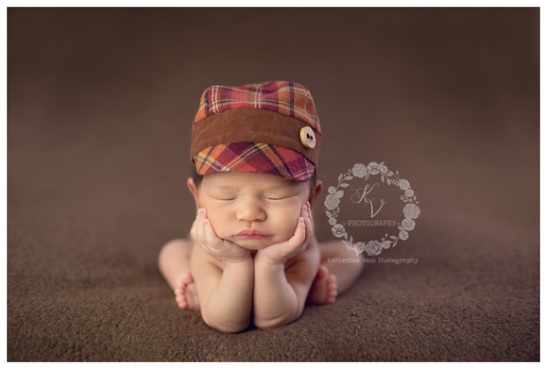 newborn froggie pose, Katherine Vess Photography