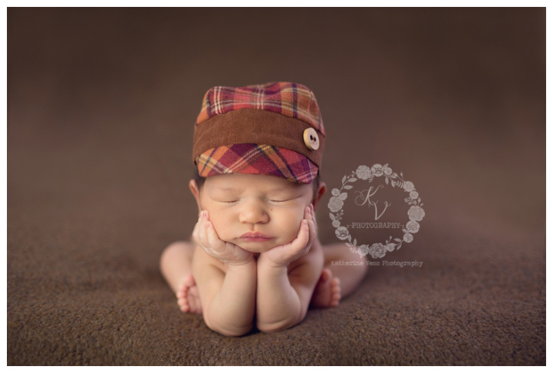 newborn froggie pose, Katherine Vess Photography