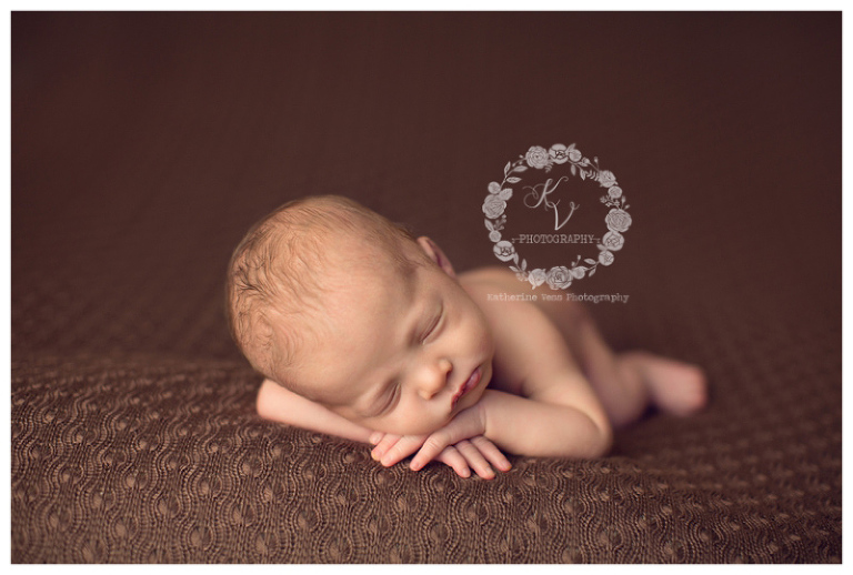 newborn photography posing
