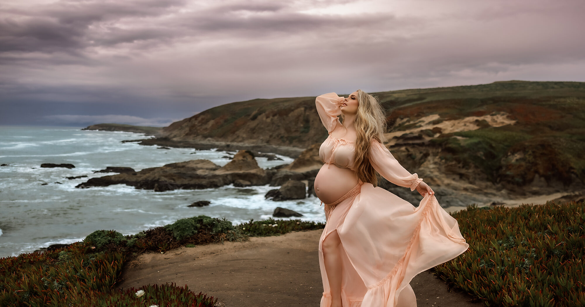 outdoor maternity photos in sacramento